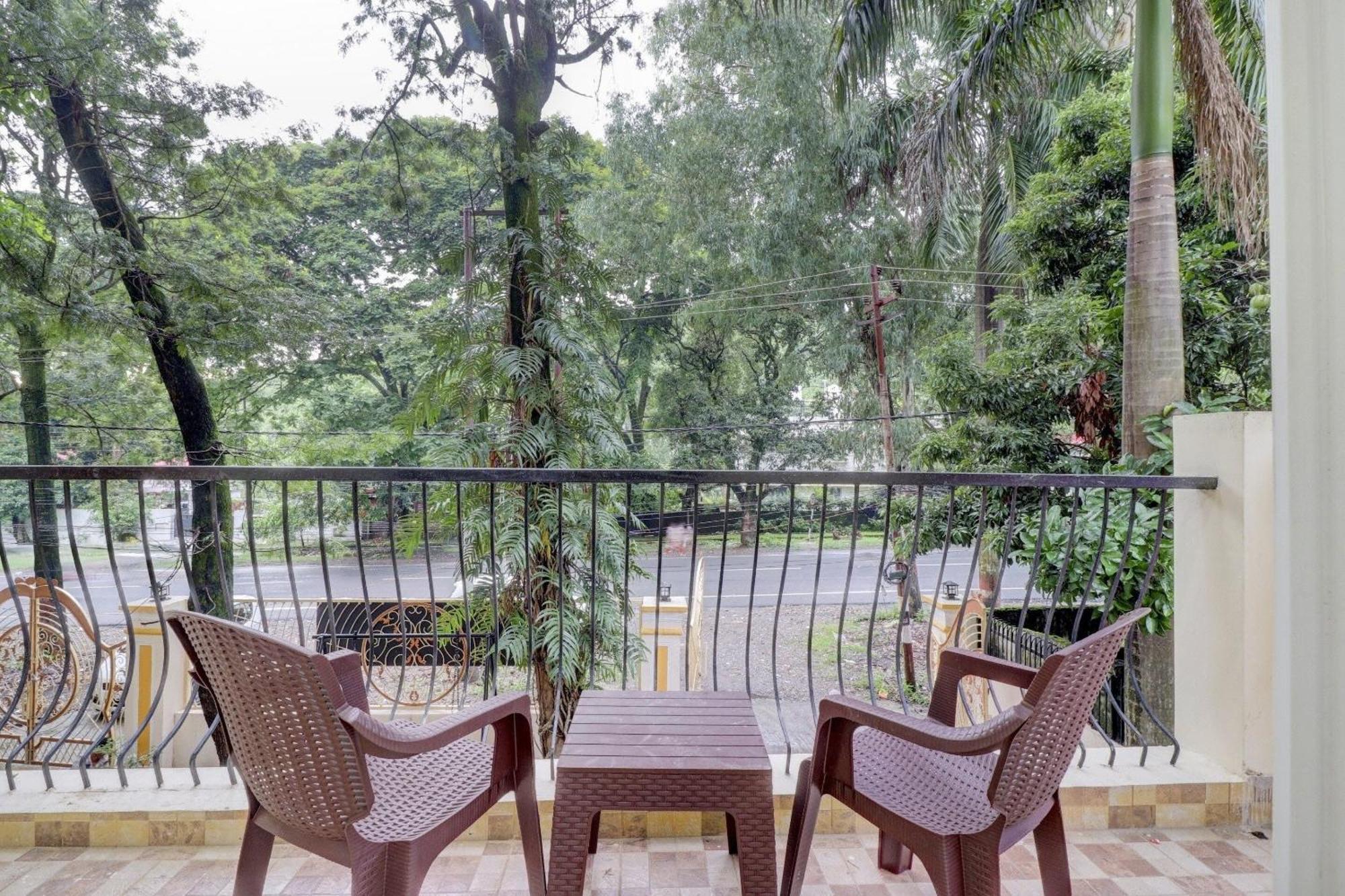 Super Capital O Crestwood Inn Dehradun Exterior foto